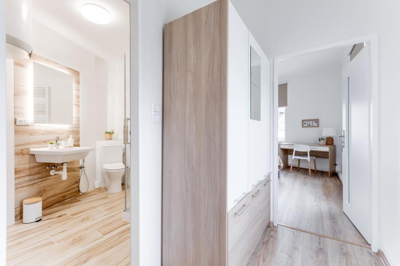Modern, Bright And Spacious Apartment プラハ エクステリア 写真